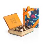 Web version 1000-107172_2020_WrappedInGiftBoxes_AssortedChocolates_MaxiBookGemme_StillLife_HR_01_WEB1